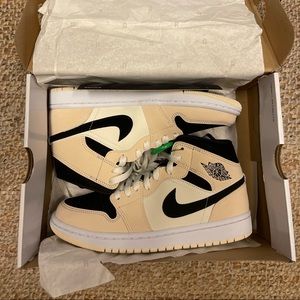 Jordan 1 Mid Barely Orange Light Violet (W)